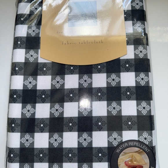 Newbridge Black and White Checkered Tablecloth - Picture 2 of 4